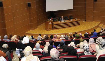 Prof. Dr. Aslan’dan Hz. Muhammed'in örnekliği konferansı
