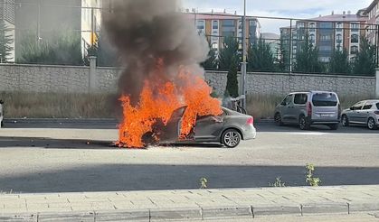 Korkutan araç yangını: Art arda patlamalar yaşandı