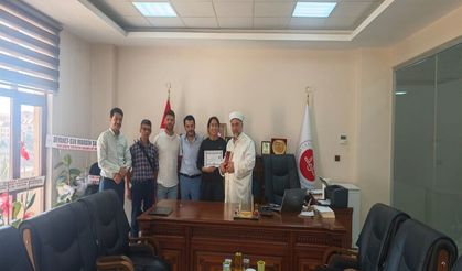 Gezmeye Geldi, Müslüman Oldu: Koreli Shaevn ‘Abdullah’ İsmini Aldı
