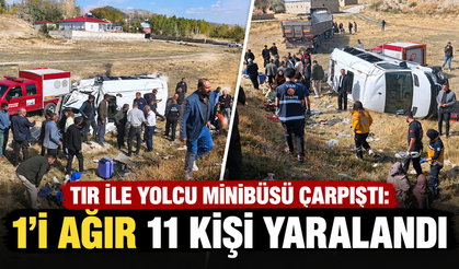 TIR ile Yolcu Minibüsü Çarpıştı: 1'i Ağır 11 Kişi Yaralandı