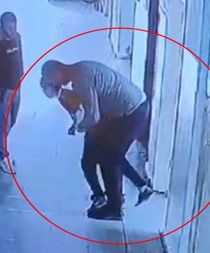 Müdür Yardımcısı Öğrenciyi Heimlich Manevrası İle Kurtardı
