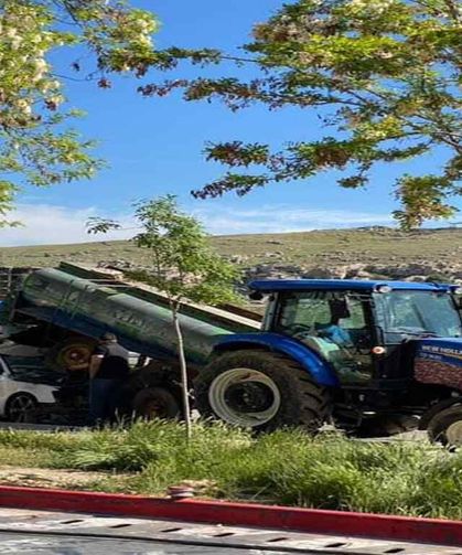 Otomobiliyle Su Tankerinin Altına Girdi: Araçta Büyük Hasar