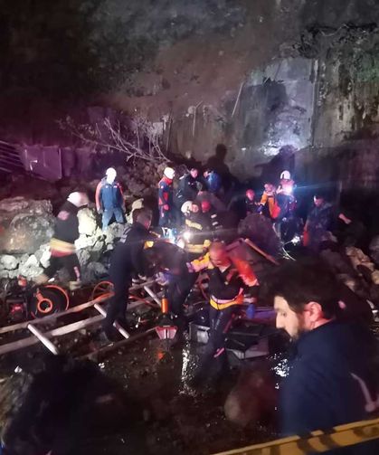 Samsun'da heyelan: Baba ve 2 kız çocuğu hayatını kaybetti
