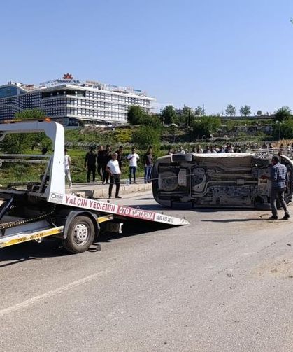 Üç Araçlı Zincirleme Kazada 2 Kişi Yaralandı