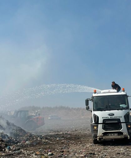 Bismil Belediyesi Çöplük Alanındaki Dumanlara Müdahale Etti