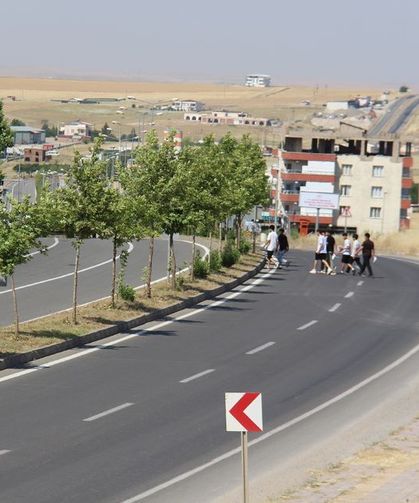 Diyarbakır'da Binlerce Öğrenci İçin Üst Geçit Talebi