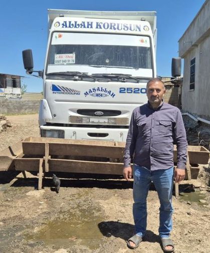 Kumrular Kamyona Yuva Yaptığı İçin 1 Aydır Kontak Kapatıyor