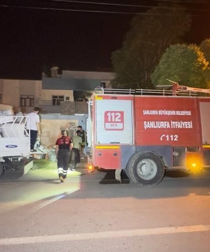 Yükselen Duman ve Alevler Mahalleyi Sokağa Döktü