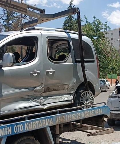 Otomobil ile Hafif Ticari Aracın Çarpıştığı Kazada 1 Kişi Yaralandı
