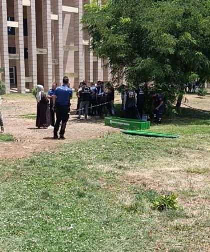 27 Yaşındaki Genç Parkta Ölü Bulundu