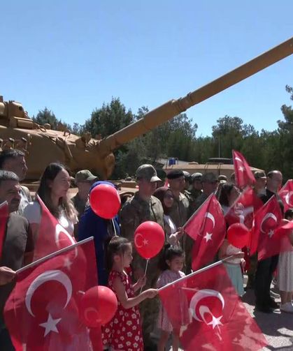 Diyarbakır'da Kara Kuvvetleri'nin 2235'inci Kuruluş Yıl Dönümü Törenle Kutlandı