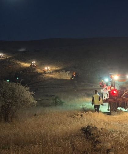 Arazi Yangını İtfaiye ve Çiftçilerin Müdahalesiyle Kontrol Altına Alındı
