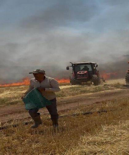 Çiftçilerin El Birliğiyle Yangının Çevredeki Araziye Sıçramasını Önledi