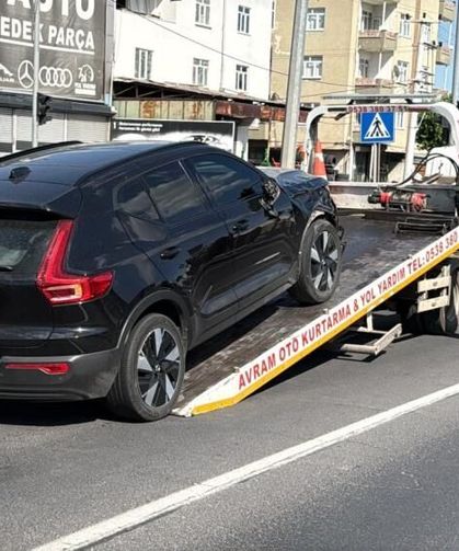 Diyarbakır’da Karşıya Geçmek İsteyen Yayaya Araç Çarptı: Ağır Yaralı