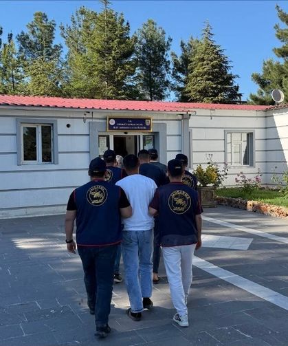 Diyarbakır'da JASAT Operasyonu: Haklarında Hapis Cezası Bulunan 152 Firari Yakalandı