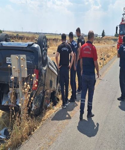 Hafif Ticari Araç Takla Attı, 2 Kişi Hastanelik Oldu
