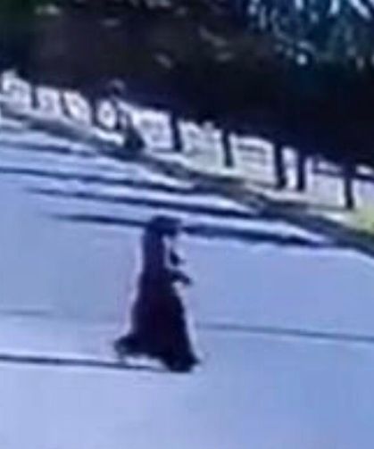 Otomobilin, yayaya çarptığı kaza kamerada