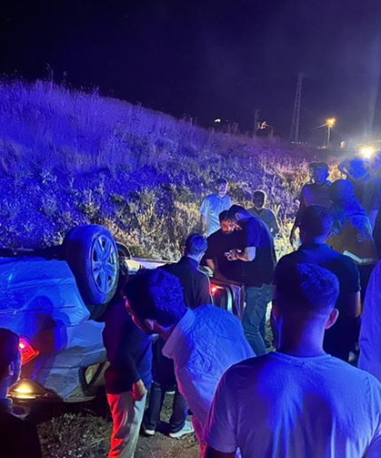 Diyarbakır yolunda kaza: Kontrolden çıkan araç tarlaya uçtu!