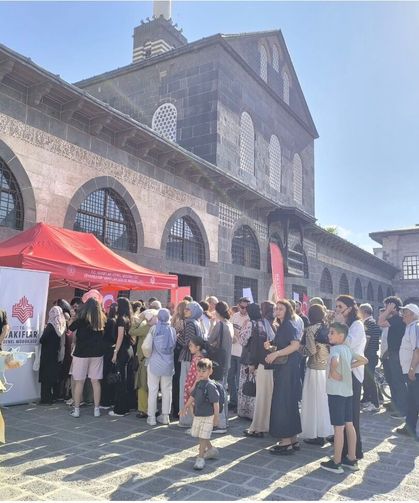 Asırlık Vakıf Geleneği Muharrem'de Yeniden Hayat Buldu: Binlerce Kişiye Aşure İkramı