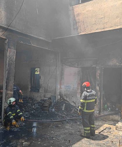 Motosiklet Deposundaki Yangın Çevreye Sıçramadan Söndürüldü