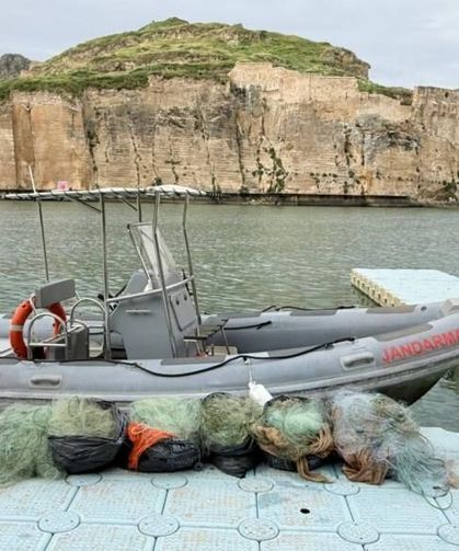 Nehirde Ağ ile Avlanma Yasağına Uymayan 3 Kişi Yakalandı