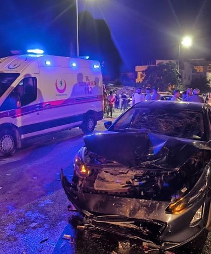 Otomobil ile Motosiklet Çarpıştı: 2 Kişi Ağır Yaralandı