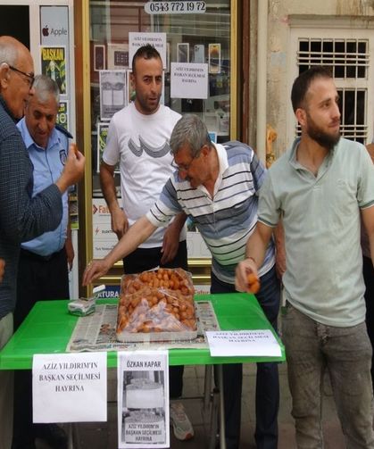 Taraftarlar, Aziz Yıldırım’ın Başkanlığını Lokma Tatlısı Dağıtarak Kutladı