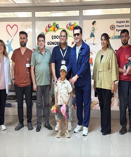 Tedavi Gören Miniklere Büyük Moral Oyuncaklarla Yüzleri Güldü