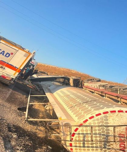 Kontrolden Çıkan Tanker Devrildi: Sürücü Yaralandı