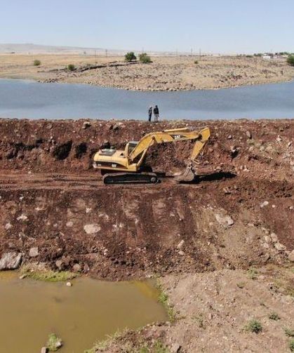 Karacadağ'daki gölet hızla onarıldı, bölgeye can suyu oldu