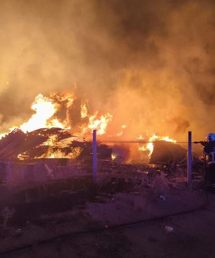İnşaat Malzemelerinin Bulunduğu Alanda Yangın Çıktı
