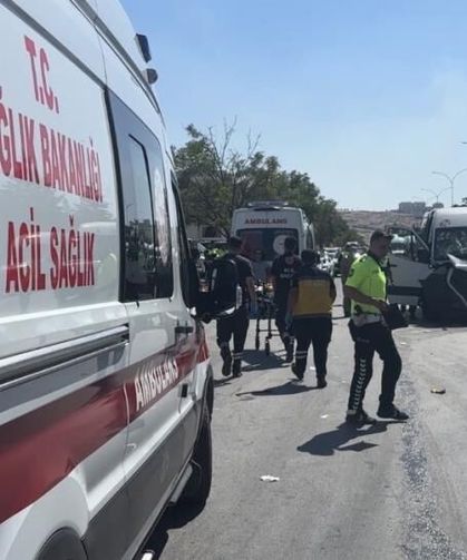 İşçi Servisinin Tıra Arkadan Çarptığı Kazada Can Pazarı: 11 İşçi Yaralı