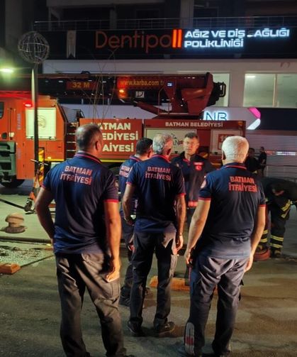 5 Katlı Plazanın Koridorunda Çıkan Yangın Söndürüldü