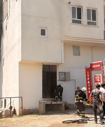 Balkonda Can Pazarı! Yangında Mahsur Kalan İşçileri İtfaiye Kurtardı