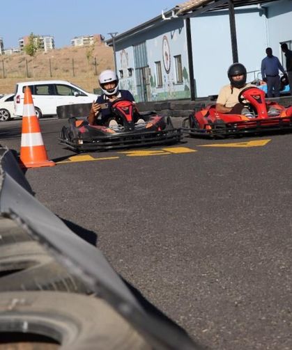 Aynı Pistte Üçlü Heyecan: Hız, Tutku ve Adrenalin