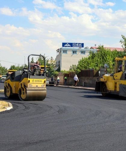 Diyarbakır'da  Asfalt Çalışmasıyla Yollar Yenileniyor