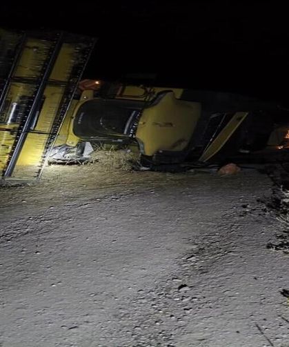 Kontrolden Çıkan Biçerdöver Devrildi, Sürücü Yaralandı