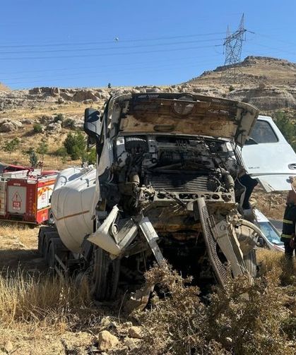 Kontrolden Çıkan Tanker Kayalıklara Çarptı: Sürücü Yaralı