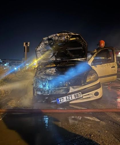 Seyir Halindeki Otomobil Alev Alarak Yandı