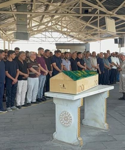 Site Havuzunda Boğulan Minik Kadir Gözyaşlarıyla Defnedildi