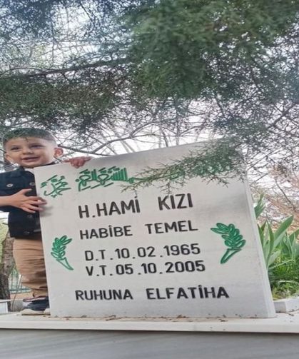 Otomobilde Fenalaşan Küçük Muhammed Babaannesinin Yanına Defnedildi