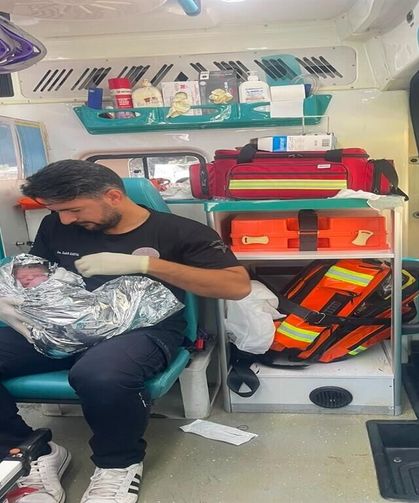 Hastaneye Yetişemedi, Doğumu Ambulansta Gerçekleşti