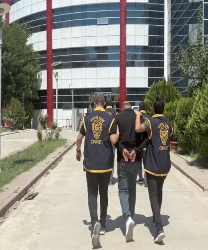 Minibüsü Durdurup Şoförünü Darbeden Şüpheliler Tutuklandı