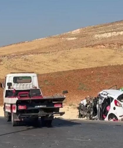 Otomobil ile Hafif Ticari Araç Çarpıştı: 2 Ölü, 4 Yaralı