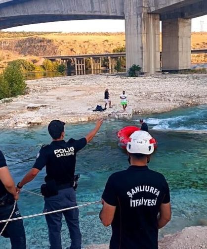 Fırat Nehri'nde Yükselen Su Piknikçileri Mahsur Bıraktı