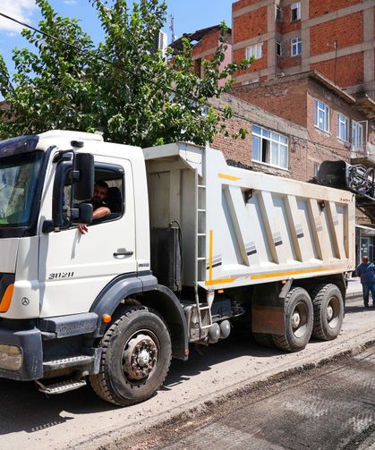 Bağlar’da 5 Caddede Asfalt Çalışması Başladı