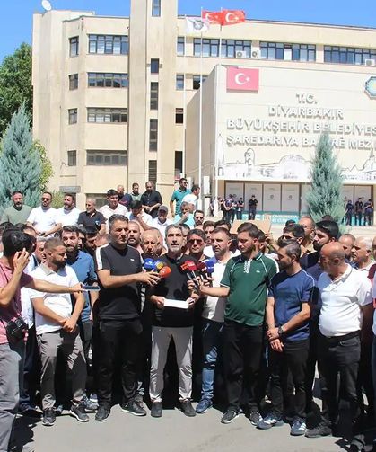 Diyarbakır’da servisçiler zam talebiyle kontak kapattı