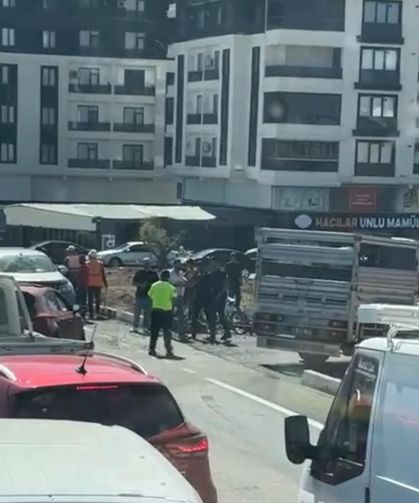 Otomobil Bisikletle Çarpıştı: 2 Kişi Yaralandı