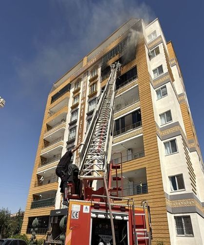 8 Katlı Apartmanın 6’ncı Katında Çıkan Yangın Söndürüldü
