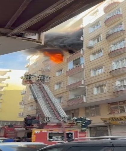 Akşam Saatlerinde Çıkan Yangın Daireyi Kullanılamaz Hale Getirdi